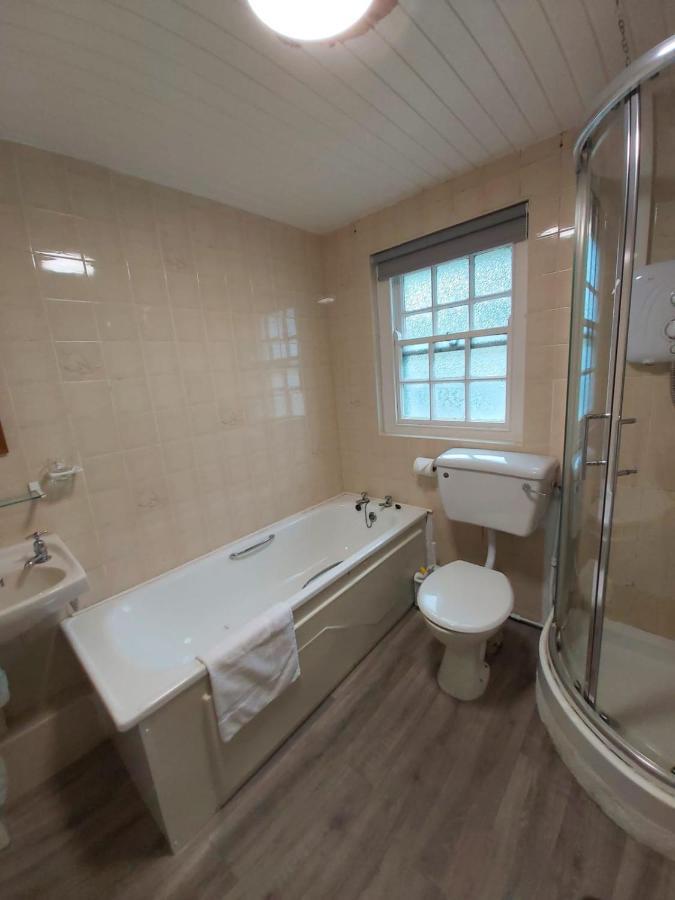 Corofin Lake Cottages Екстер'єр фото